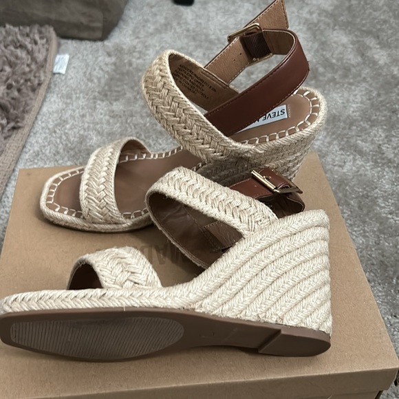 Beautiful Wedge Sandal Tan - Picture 4 of 4